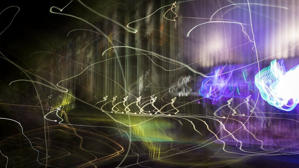 Playing with light and time