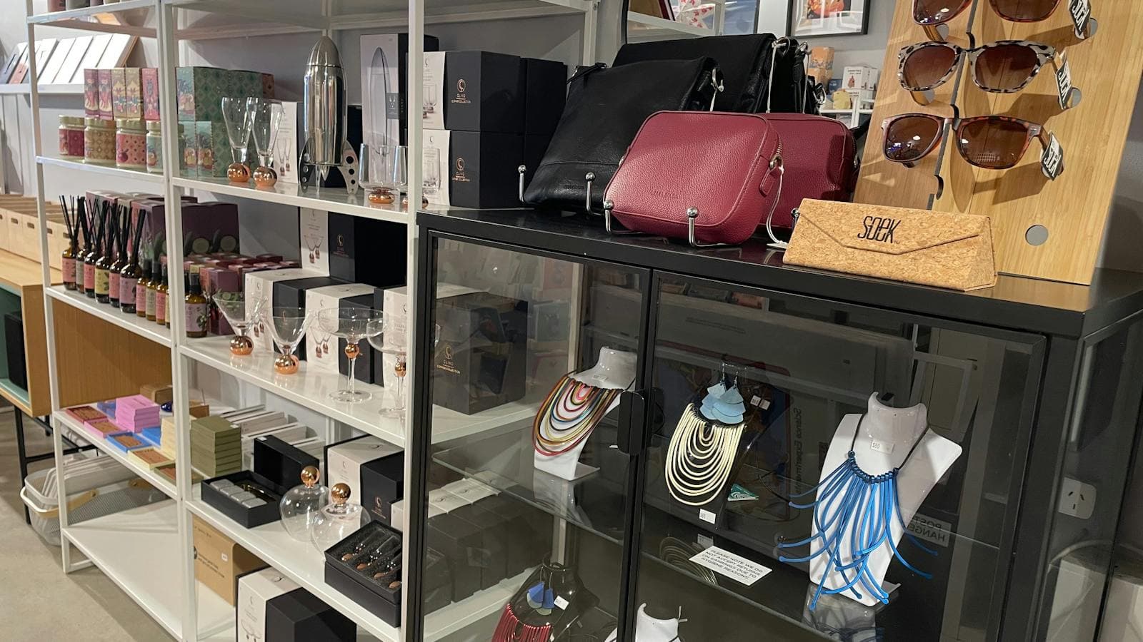 Elegant accessories and jewellery highlight Pom Pom Store’s refined taste.