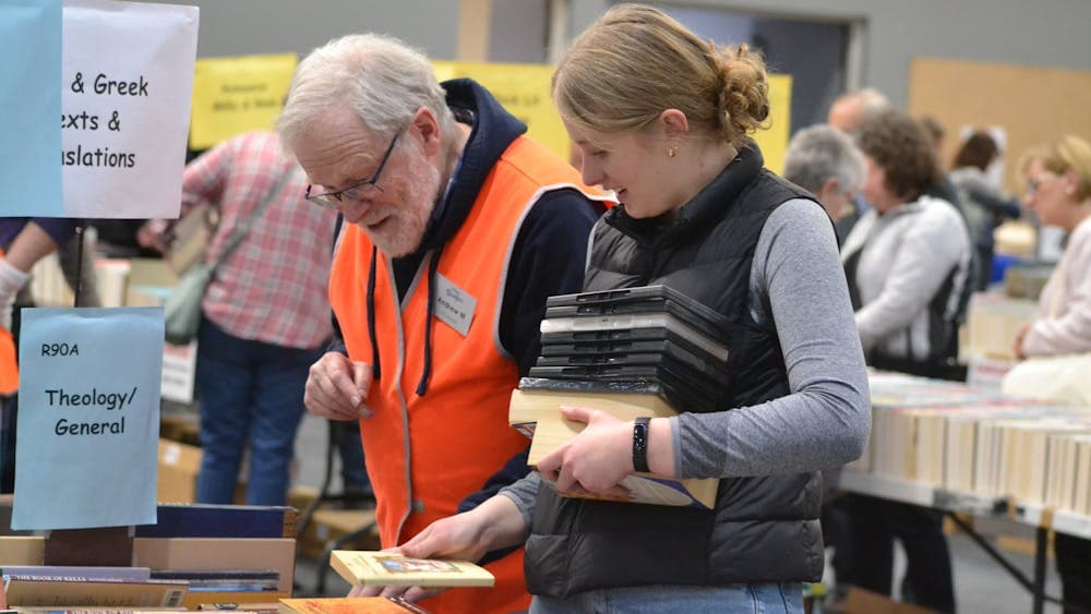 People enjoying the Lifeline Canberra Bookfair